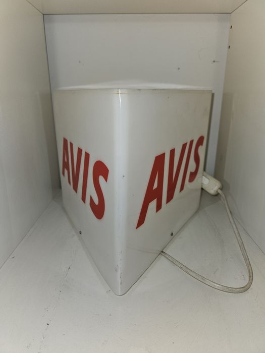 Luminoso AVIS Rent a Car