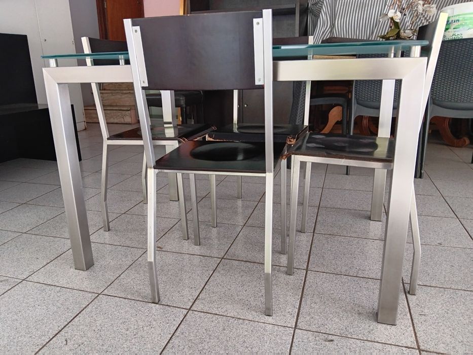 Conjunto mesa cozinha e 4 cadeiras