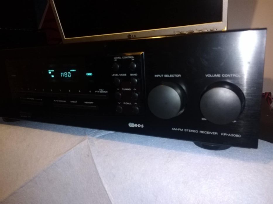 Amplificador Kenwood com radio RDS