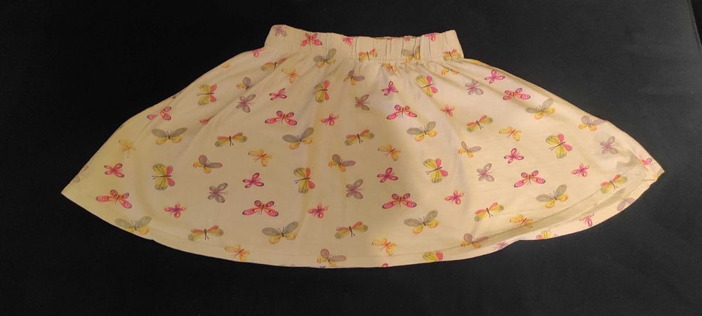 Spódniczka rozm. 140 cm.