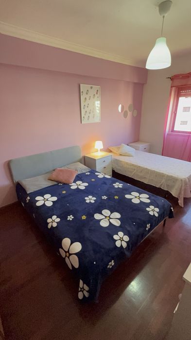 QUARTO mobiliado familiar em Massamá a 600 m da estação de comboio