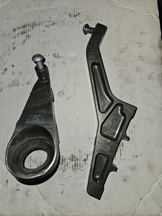 Yamaha r1 2003 год.Крепления демпфера руля