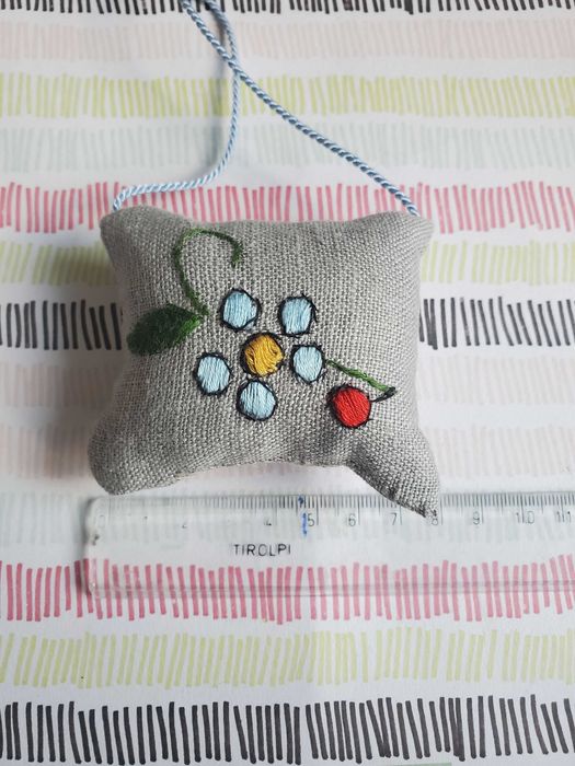 dekoracyjna poduszka na igły igielnik