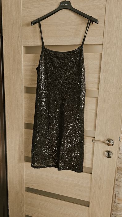 Cekinowa sukienka mała czarna na  ramiączkach, nowa, r. Xl