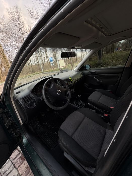 Продам Volkswagen Golf 1.6 2000р