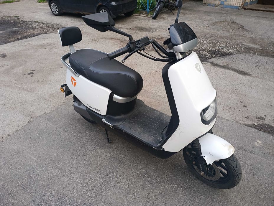 Мопед Yadea E8S — Обслужений! ТО у квітні 2026 + повний комплект (шолом, чохол, камера, зарядне)