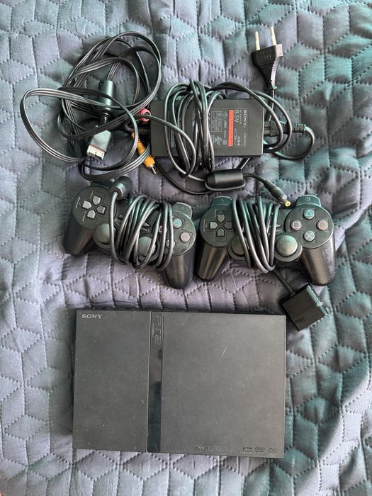 PlayStation 2 + 2 pady + gry – zestaw retro PS2