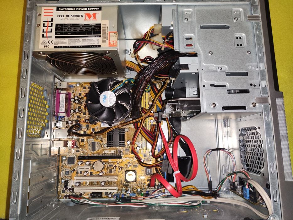 Torre PC ASUS Win 10 Pro.