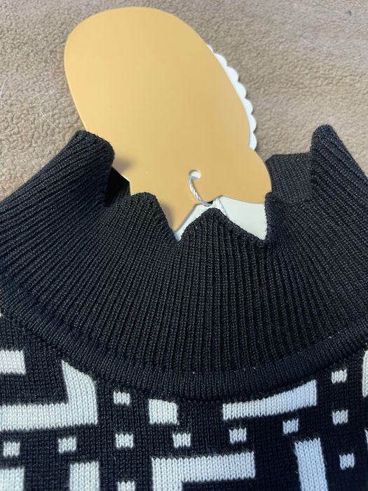 Сукня на дівчинку трикотажна