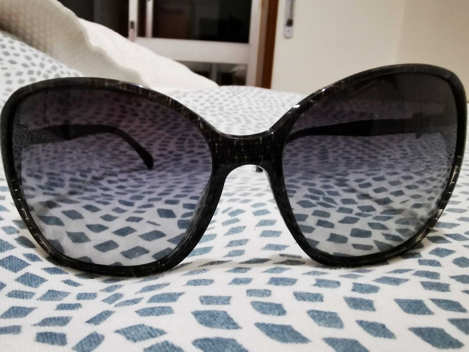 Óculos chanel originais Foram super caros Tem alguns riscos
