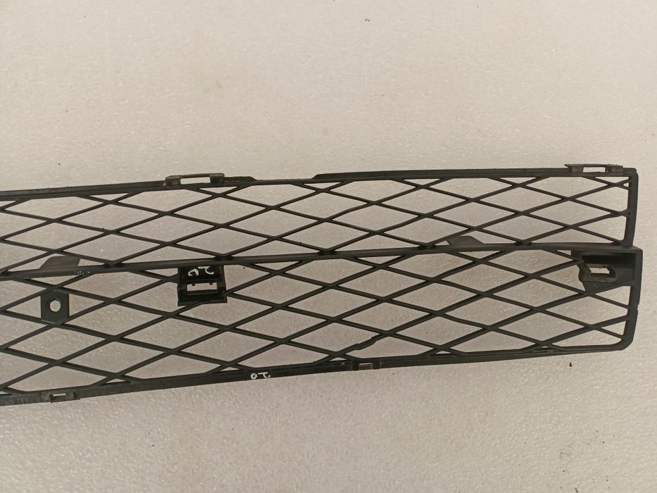 Toyota Corolla E12 02-04 kratka środkowa zderzaka przód dół dolna