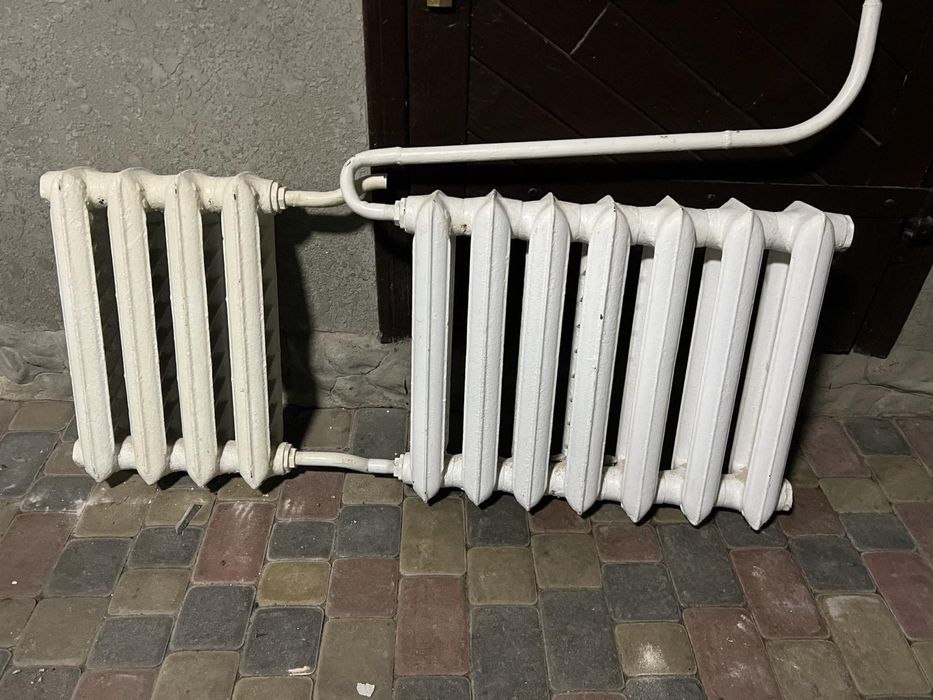 Продам чугунні батереї.