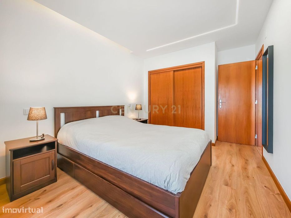 Apartamento T2 Dúplex com Vista Panorâmica e Garagem com Carregamento