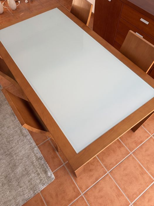 Mesa de Jantar Extensível + 4 Cadeiras