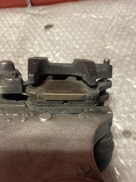 Yamaha YZF R1 RN19 zacisk hamulcowy tył pompa dźwignia C693