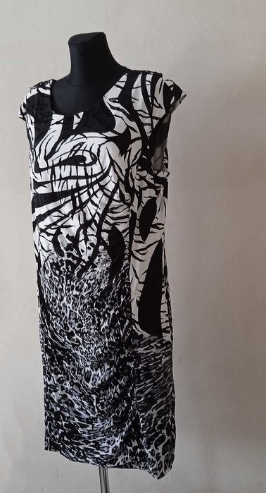Wzorzysta sukienka ładne plecy r. 48/50
