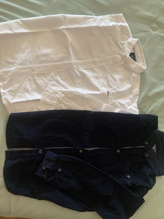 Camisas branca e azul
