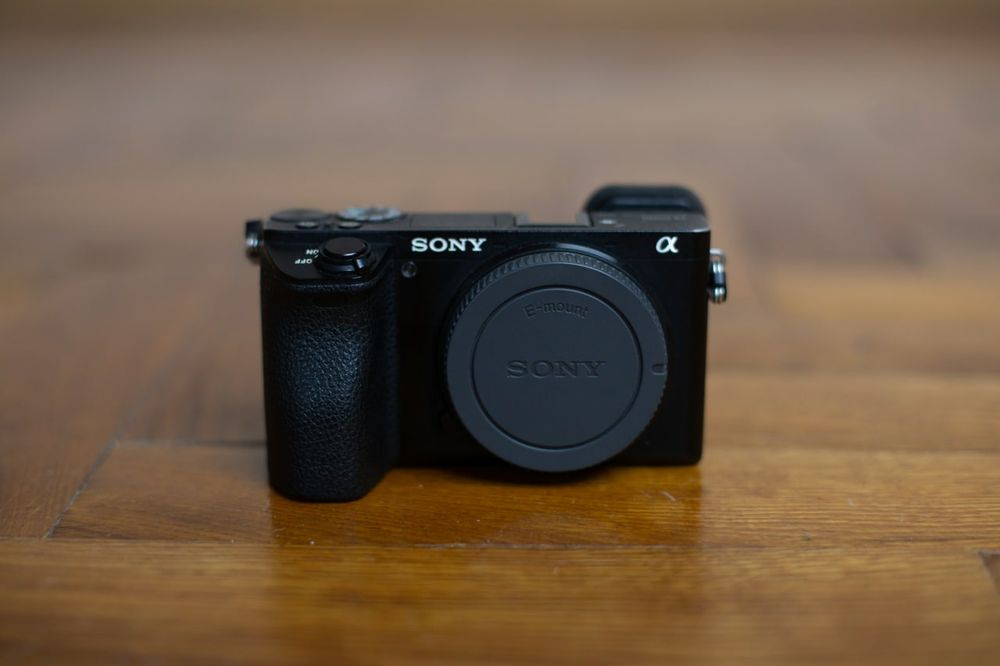 Sony a6500 body + sel 18-55mm 3.5-5.6