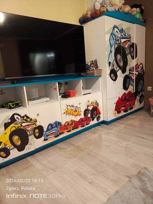 Meble chłopięce z motywem samochodów