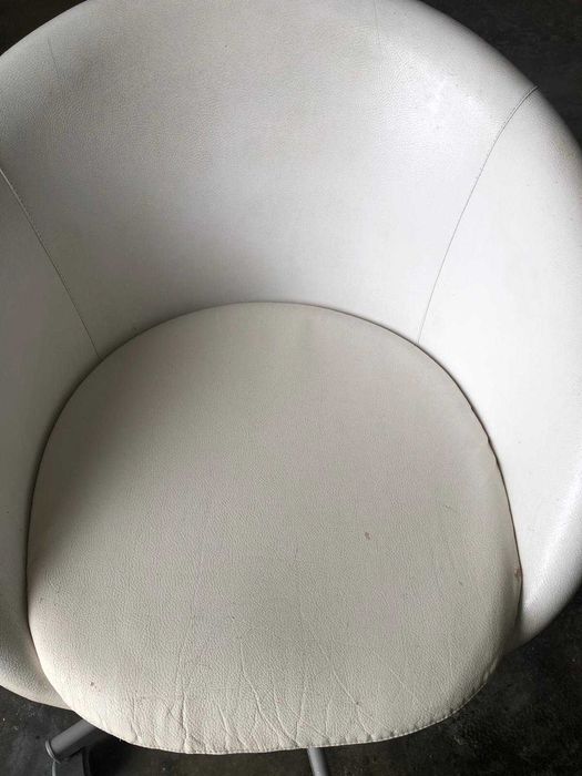 Cadeira IKEA modelo SKRUVSTA