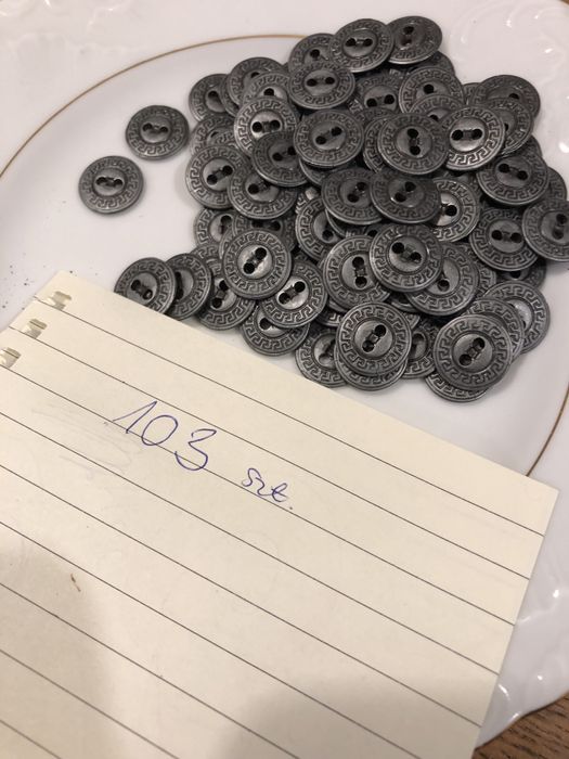 Metalowe guziki 103 szt.