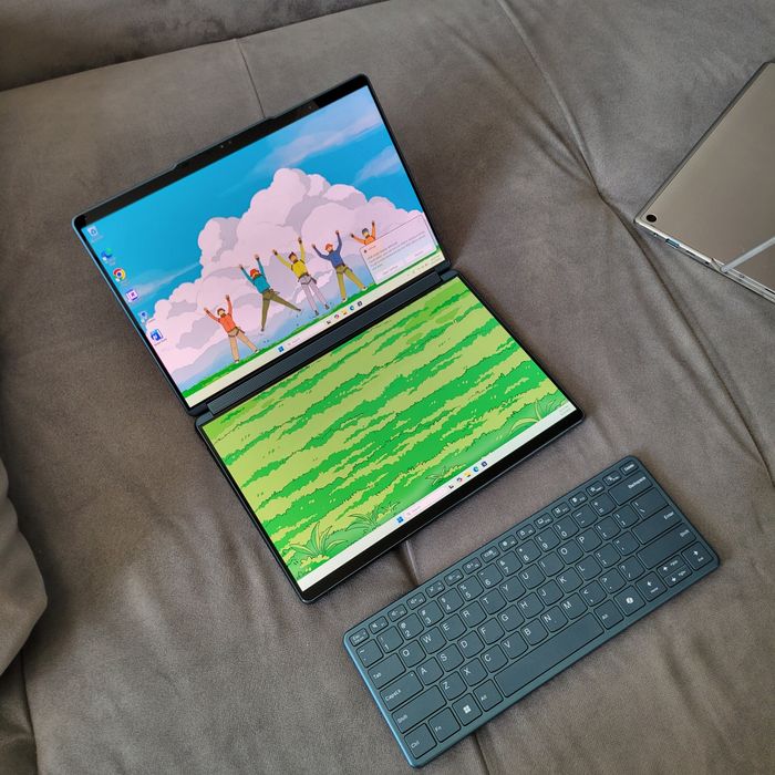 Lenovo Yoga Book 9 13IRU8 — це двоекранний ультрабук трансформер