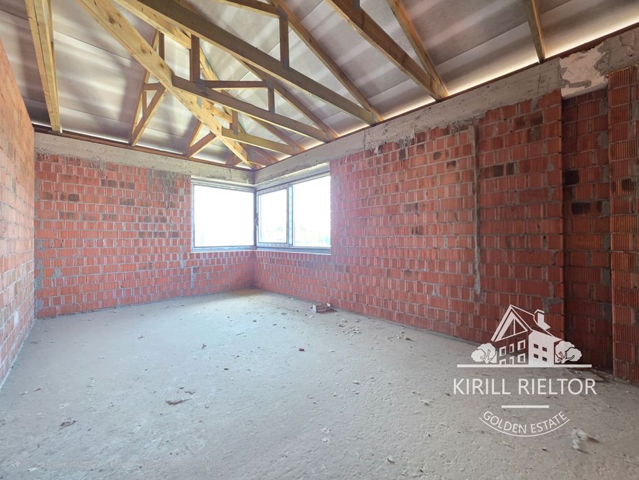 Продажа просторного дома на тихой улице в городке "Золотые Ключи"