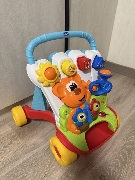 Іграшка-ходунці від Chicco “Baby Gardener”