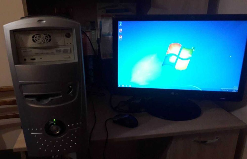 Продам монітор 23"