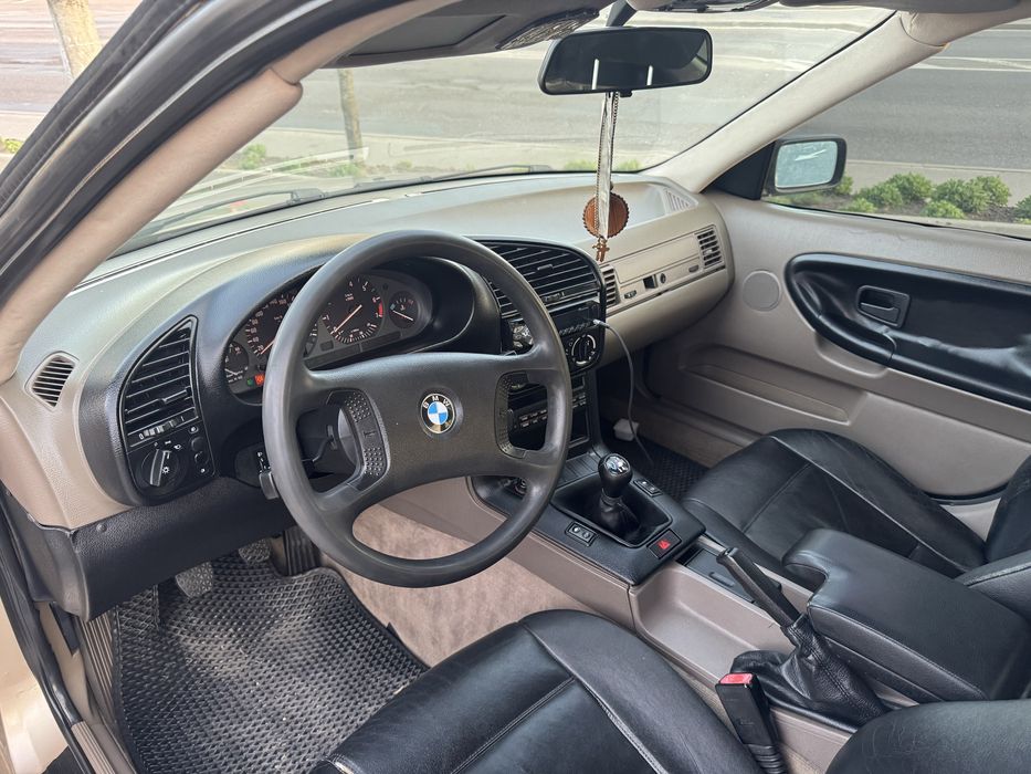 Bmw e36 320i.