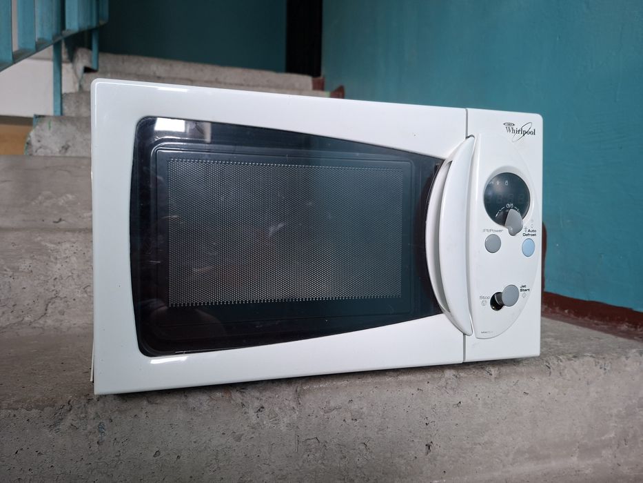 Микроволновая печь Whirlpool AMW 201,под ремонт/разборка по запчастям.