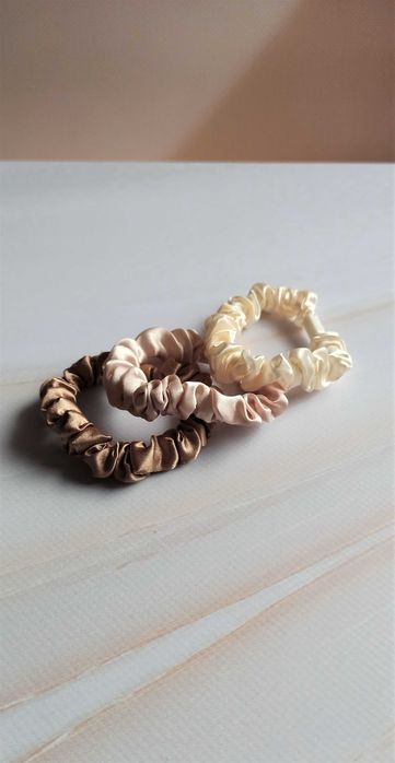 Трендові заколки для волосся клік клак та резинки для волосся