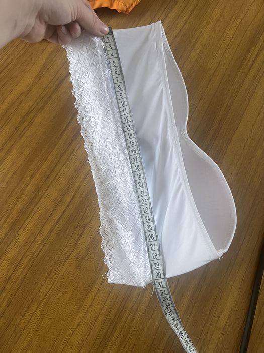 Бюст гарний білий