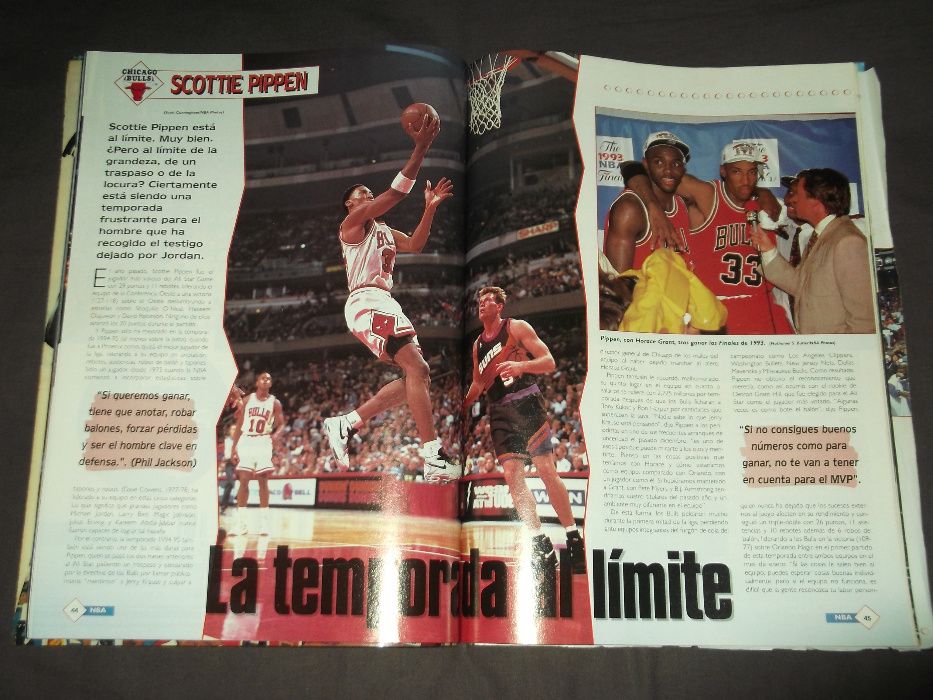 Revista All Stars of the NBA de 1995 com poster gigante.