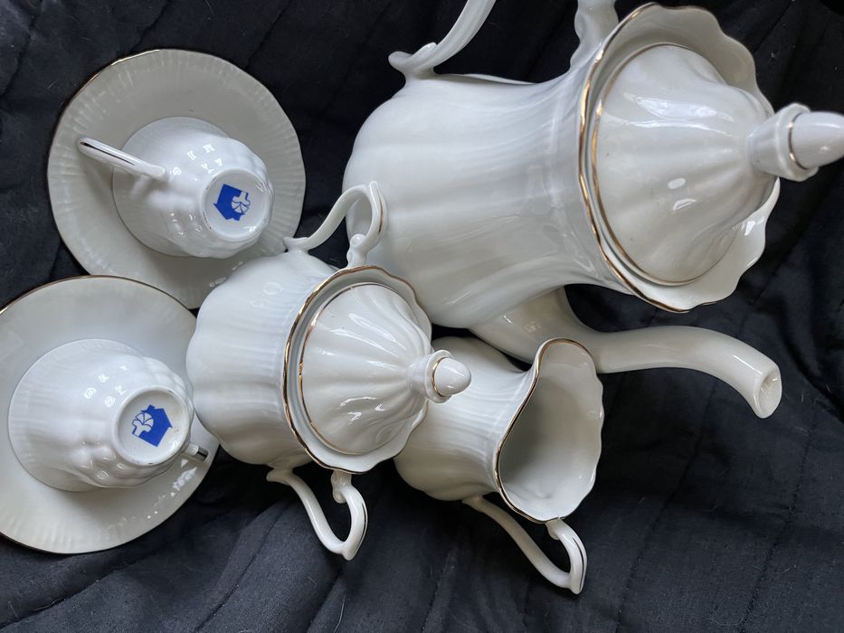 Serviço chá branco com debruado fio dourado