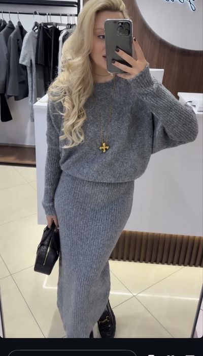 Тепла сукня  нова розмір  універсальний