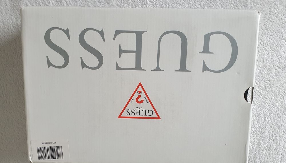 Białe Sneakersy Guess r.37 J.Nowe
