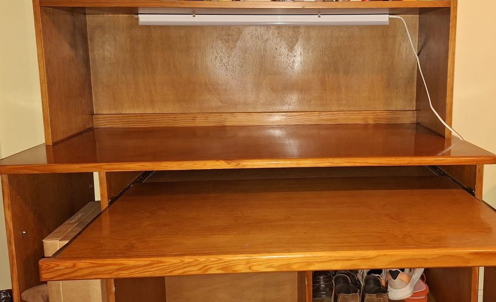 Secretária de estudo com estante