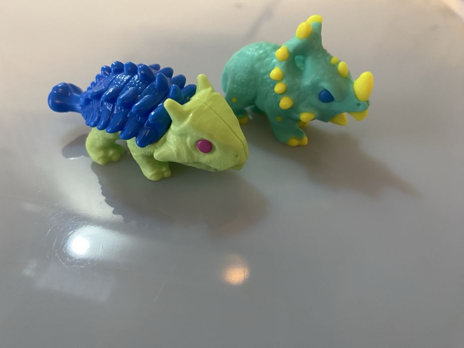 Figurki dinozaury kinder jajko kinder joy