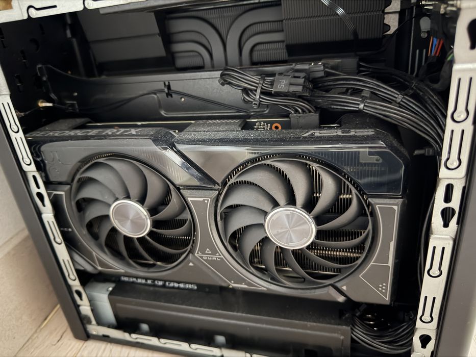 Asus ROG g22h  i7-14700f  RTX4070