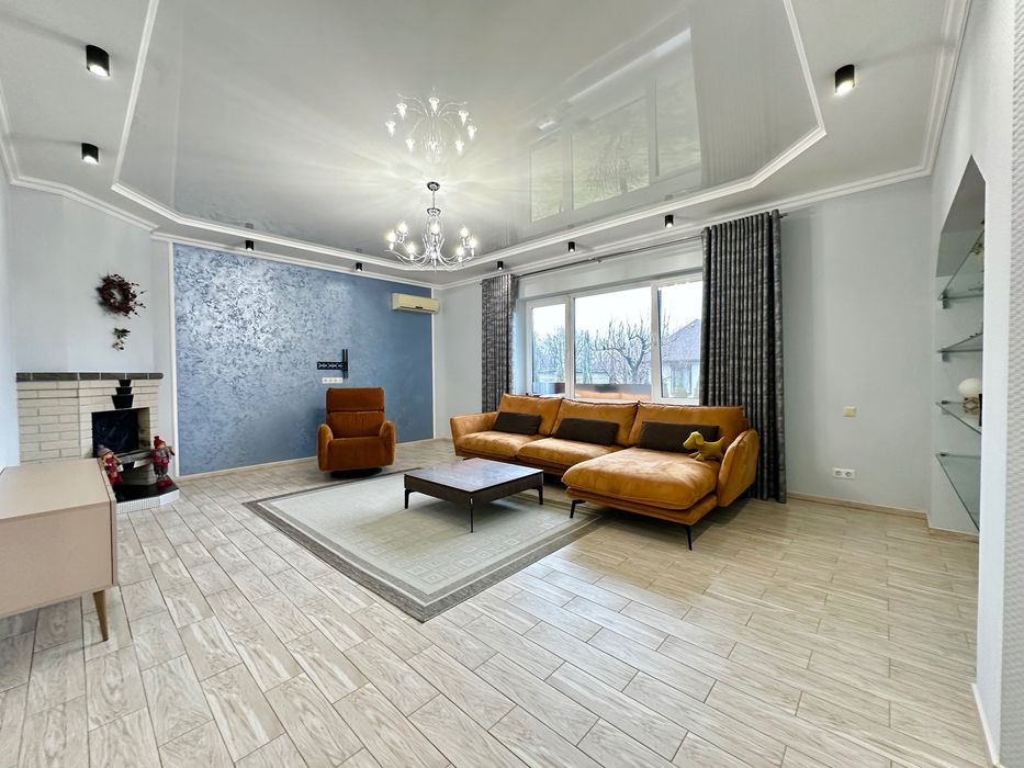 Продам уютный дом 246 м2 со своим выходом к речке в Новоалександровке