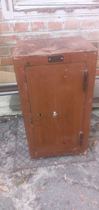 Сейф маталлический ссср высота 65см + новый замок