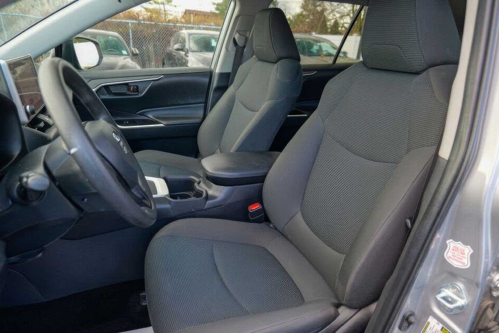 Toyota RAV4      2023