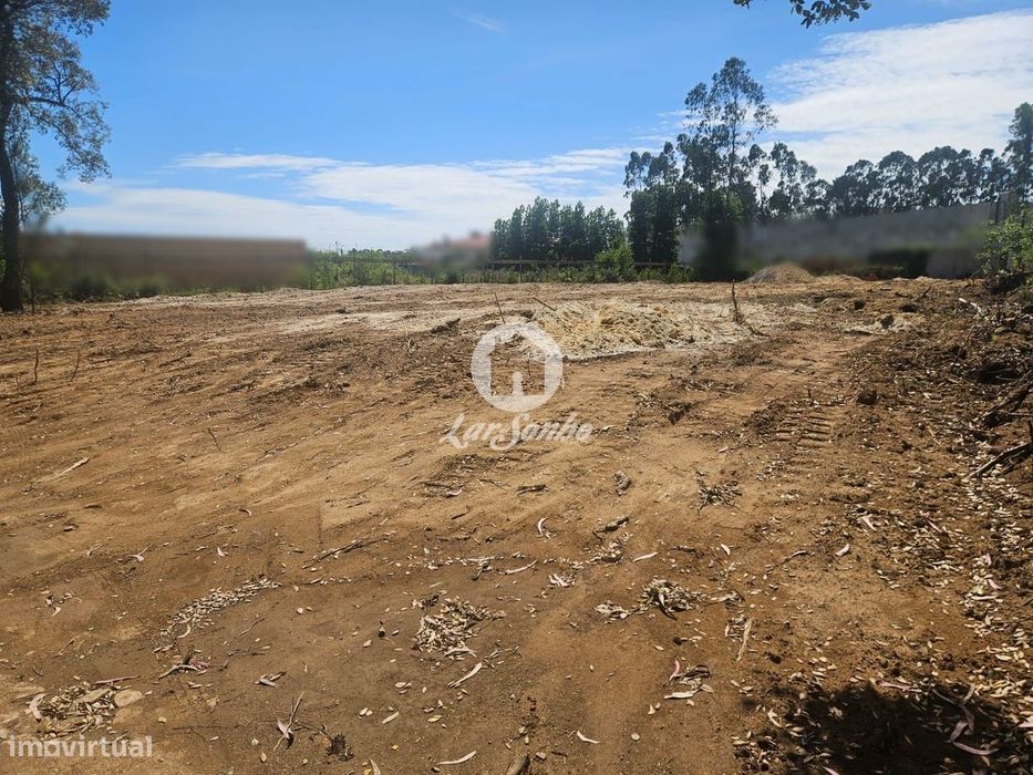 Terreno com Projecto Aprovado e Licenças Pagas de 3.540 m² em Vilar...