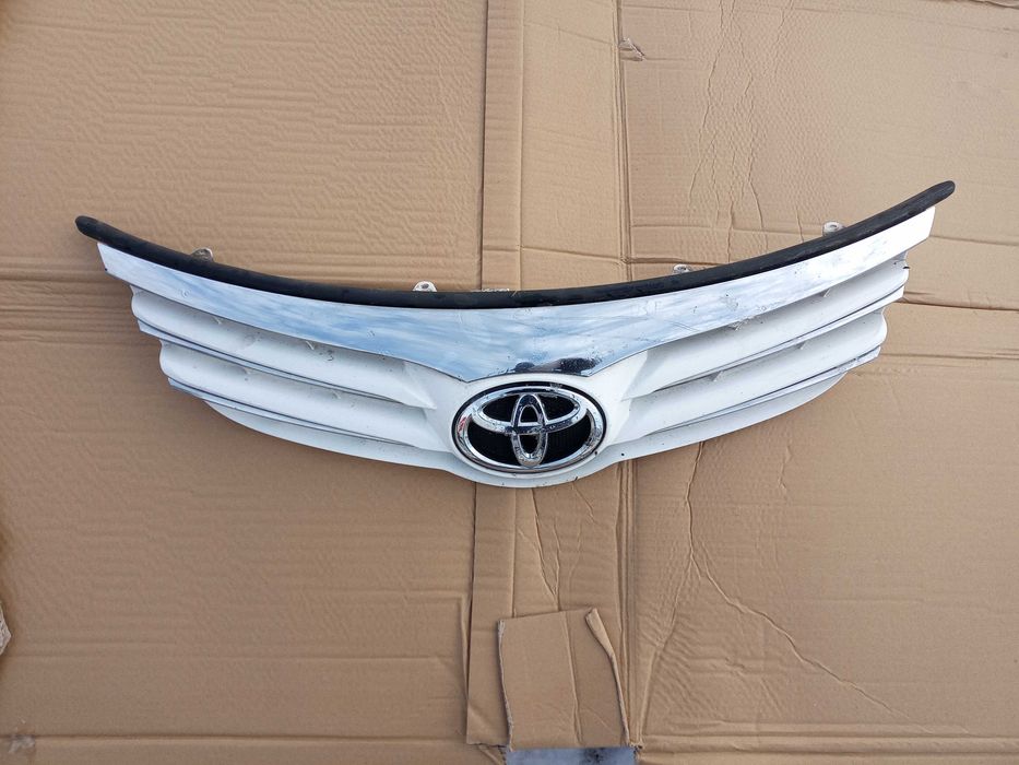 toyota AVENSIS T27 12-15 LIFT grill przód atrapa chłodnicy kolor 040