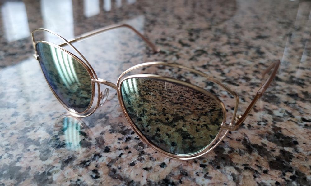 Óculos de sol dourados (Novos)