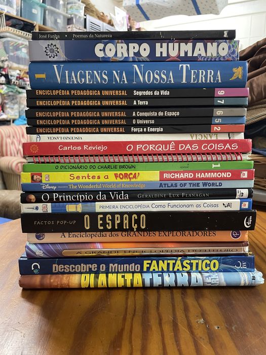 Vendo livros educaticos, atlas e enciclopédias