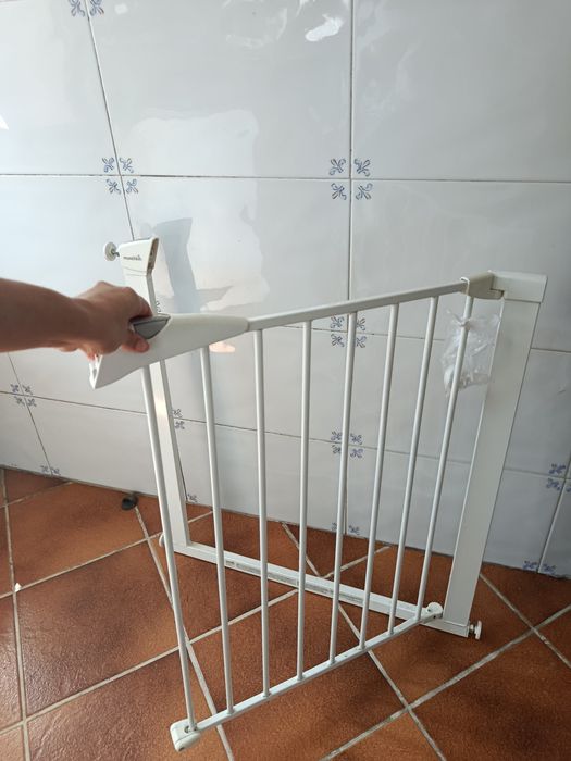 Barreira de Segurança Munchkin para Bebé – Fácil Instalação (Sem Furos)