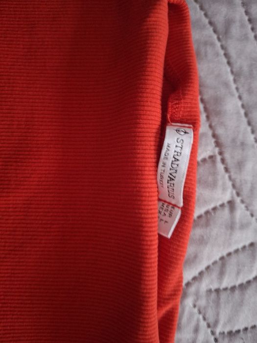 2 tops azul e vermelho