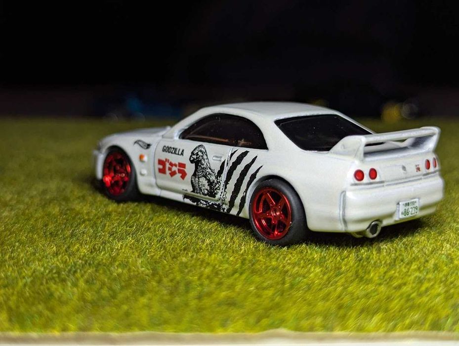 Hot Wheels Nissan Skyline GT-R R33 + Custom